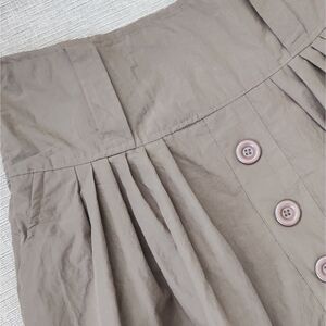 Pleated Skirt High Waist With Buttons and Pockets Size Med Tan Wide Belt Loops